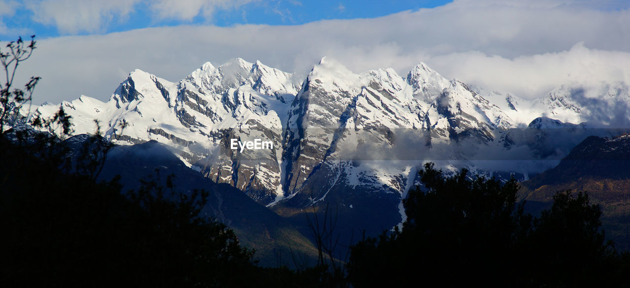 SCENIC VIEW OF SNOWCAPPED MOUNTAIN RANGE AGAINST SKY