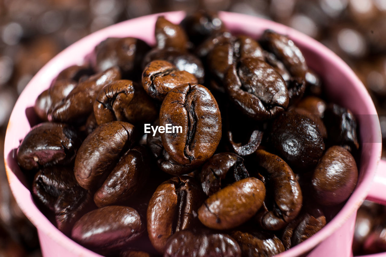 CLOSE-UP OF ROASTED COFFEE BEANS IN GLASS