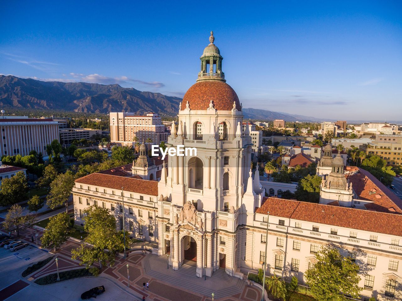 HIGH ANGLE VIEW OF CATHEDRAL IN CITY AGAINST SKY