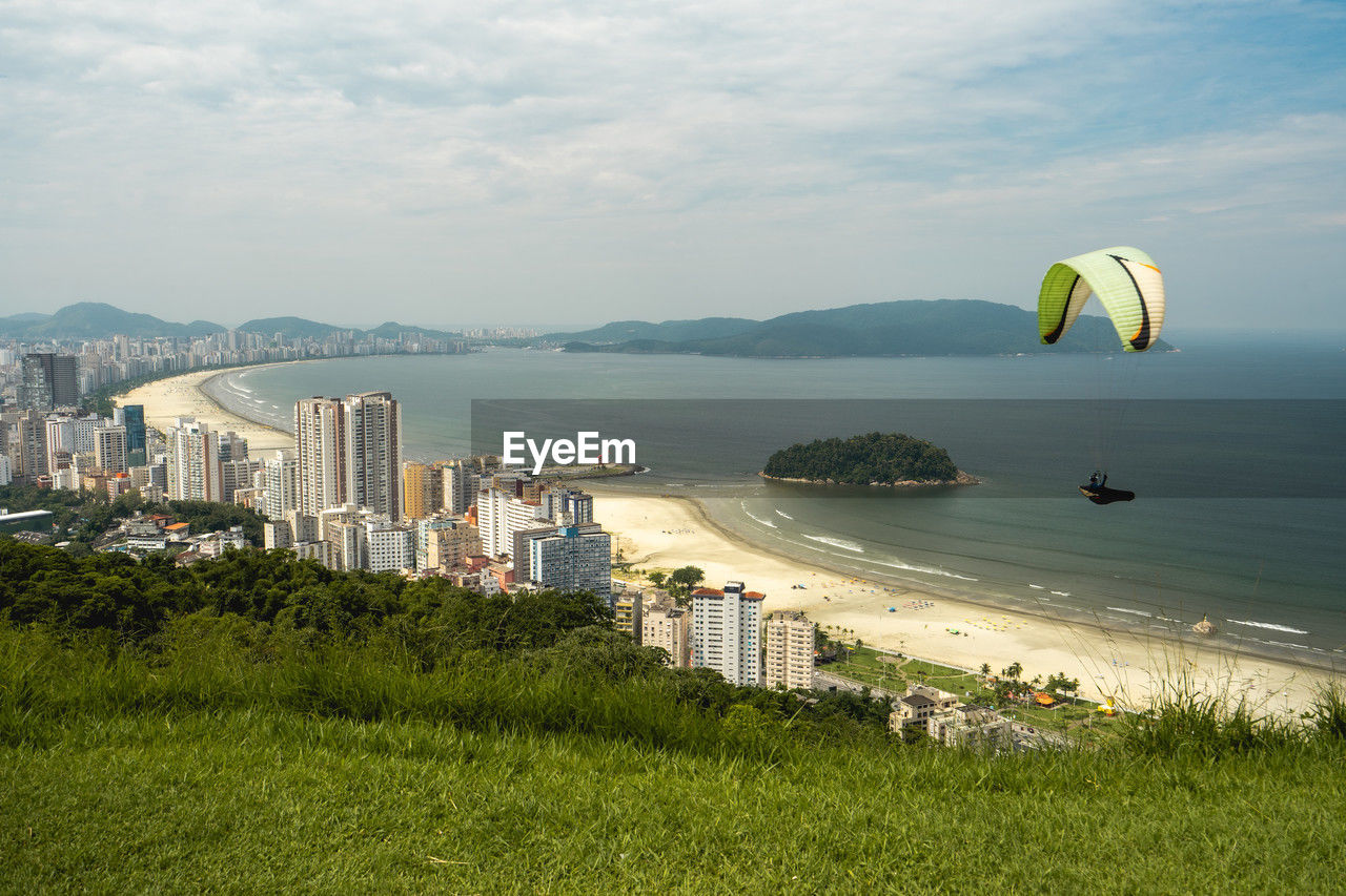 Paragliding at the teleférico de são vicente viewpoint. brazil.