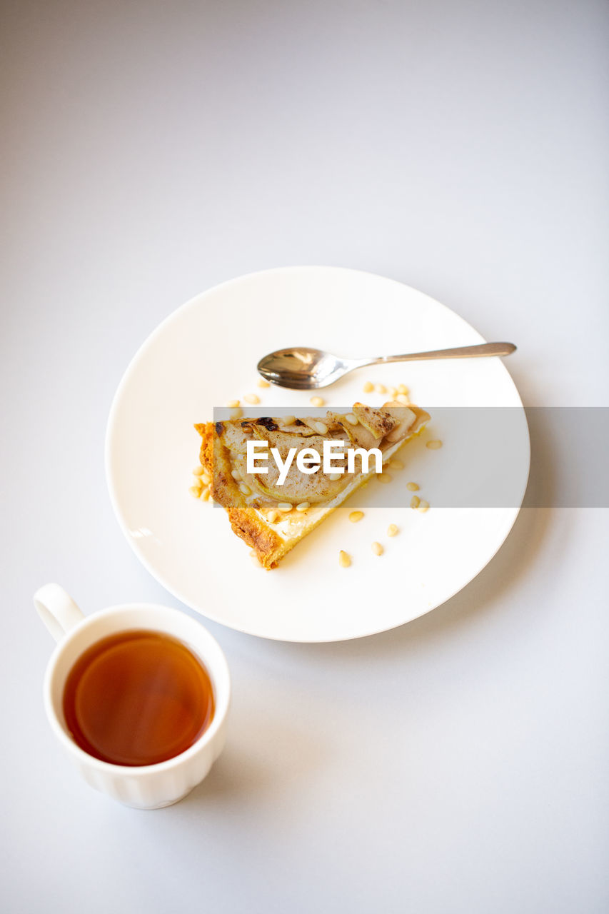 HIGH ANGLE VIEW OF BREAKFAST ON PLATE