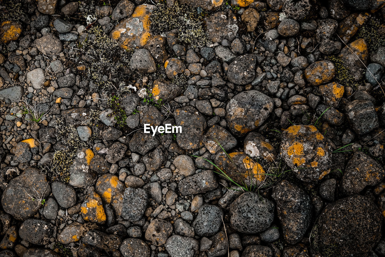 CLOSE-UP OF ROCKS