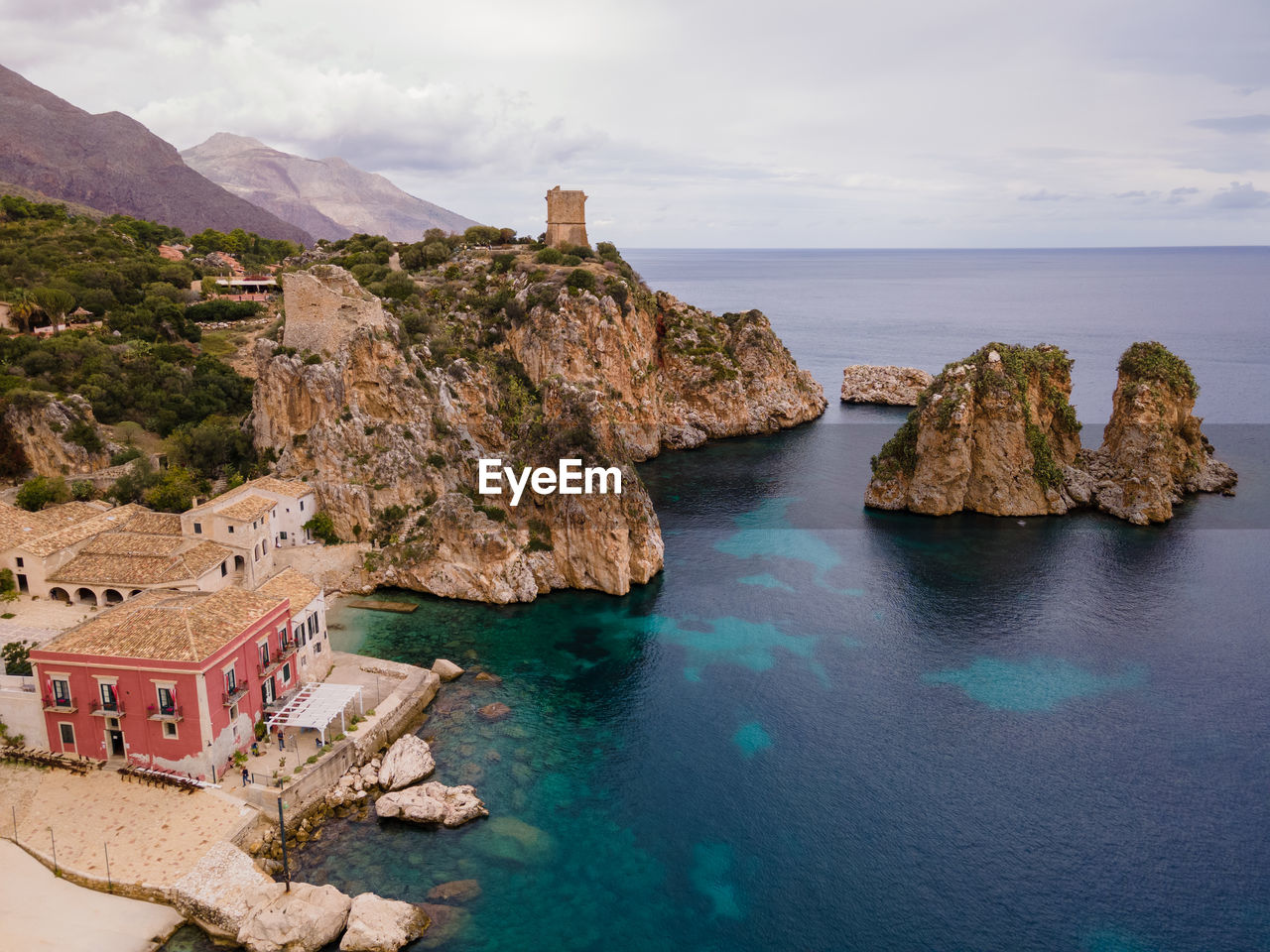 SCENIC VIEW OF SEA AND ROCKS