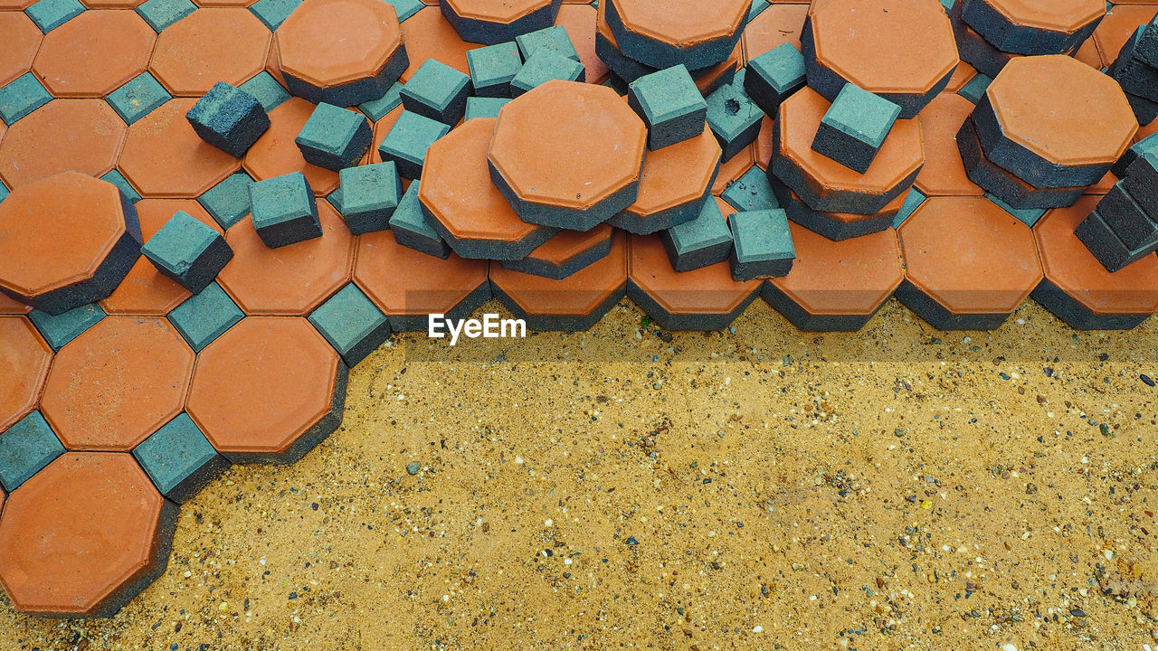 HIGH ANGLE VIEW OF MULTI COLORED ROOF TILES ON FLOOR