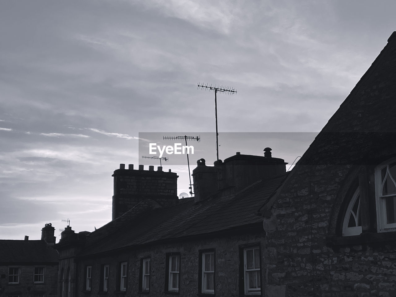 architecture, built structure, building exterior, sky, building, black, cloud, house, black and white, monochrome, nature, low angle view, city, no people, darkness, monochrome photography, history, the past, white, residential district, outdoors, roof