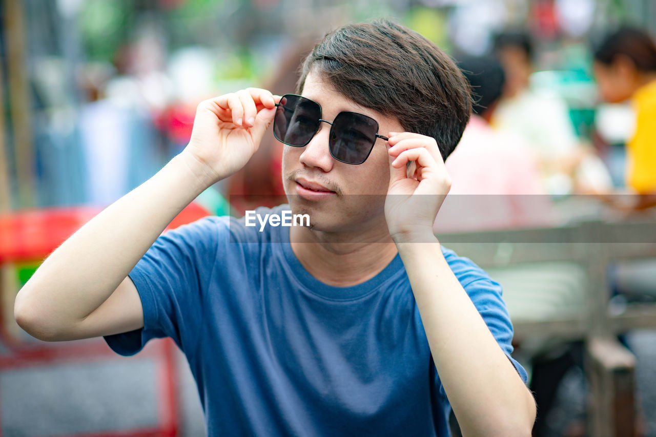 Close-up of man wearing sunglasses looking away outdoors