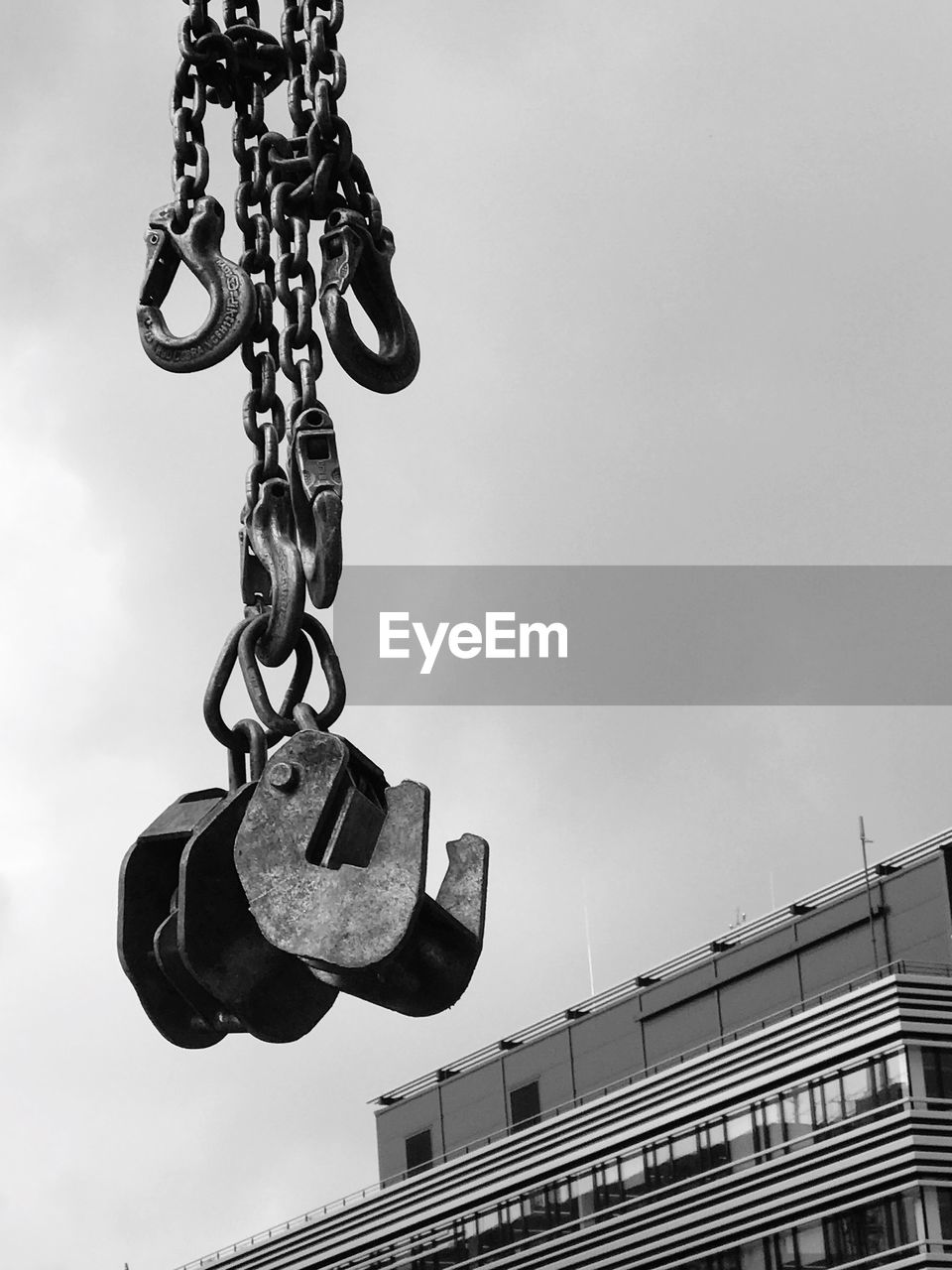 LOW ANGLE VIEW OF CHAIN AGAINST SKY