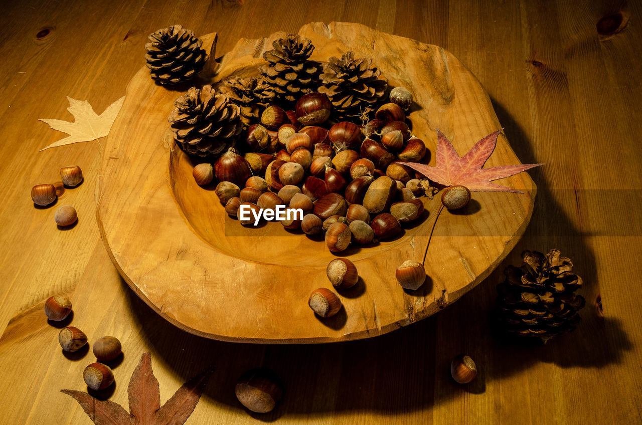 HIGH ANGLE VIEW OF FRUITS AND TABLE