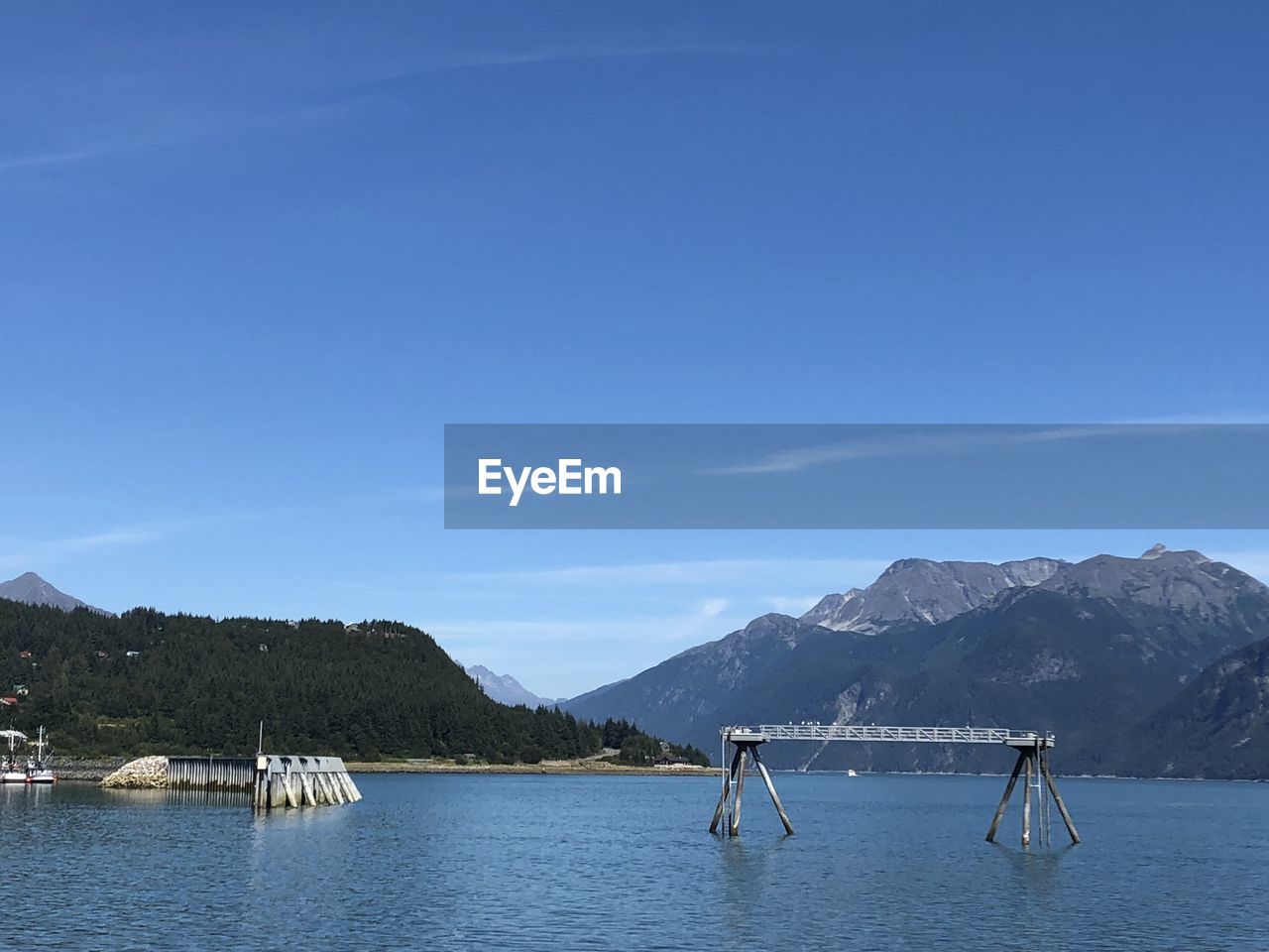 SAILBOAT IN LAKE AGAINST SKY