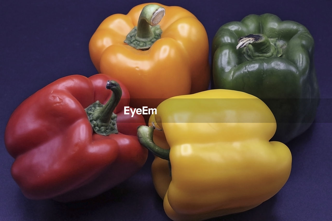 CLOSE-UP OF YELLOW BELL PEPPERS IN CONTAINER