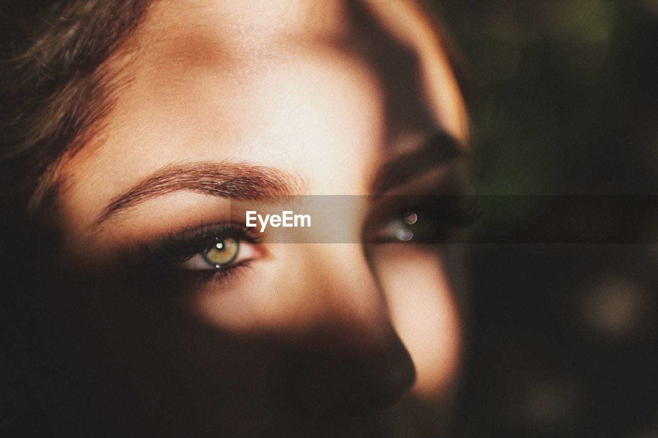 CLOSE-UP PORTRAIT OF YOUNG WOMAN WITH EYES