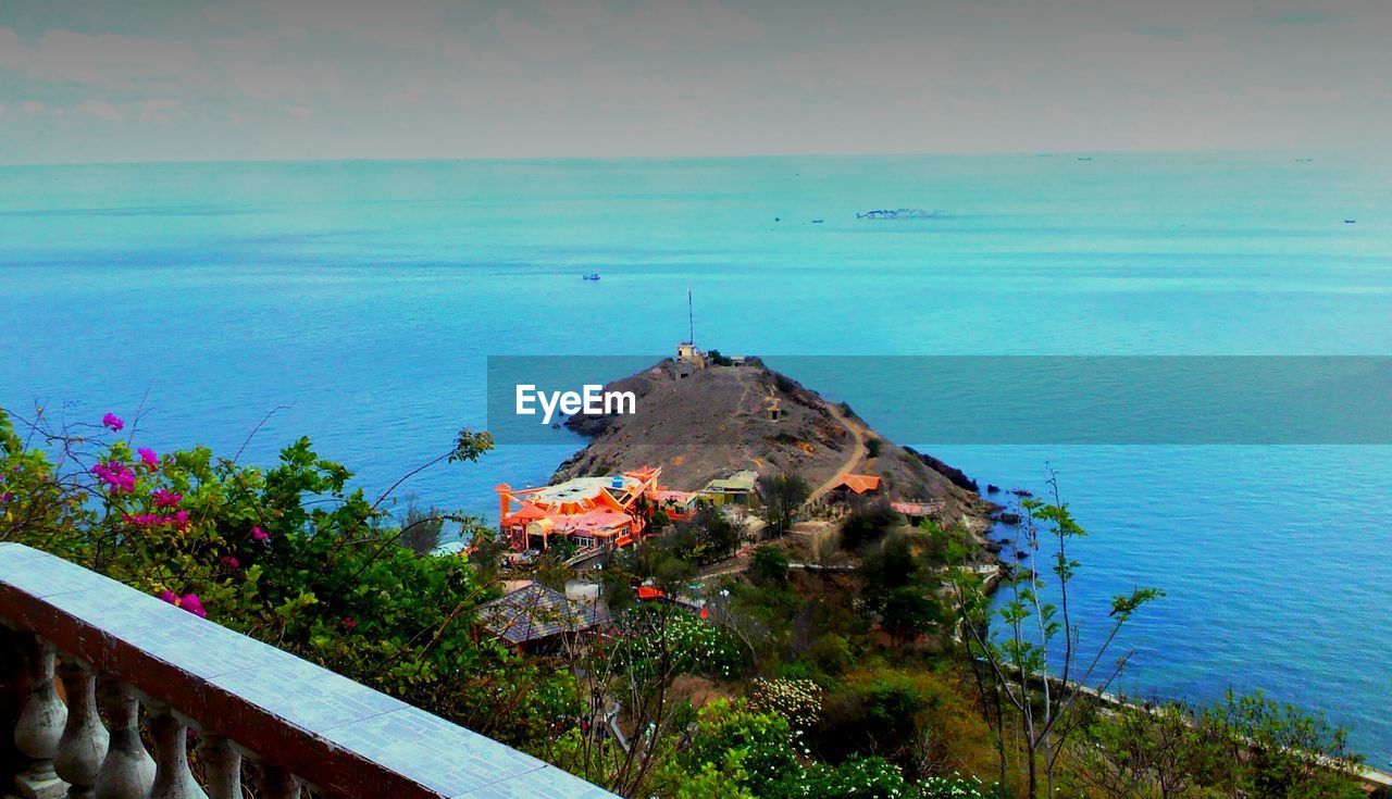 VIEW OF SEA AGAINST SKY