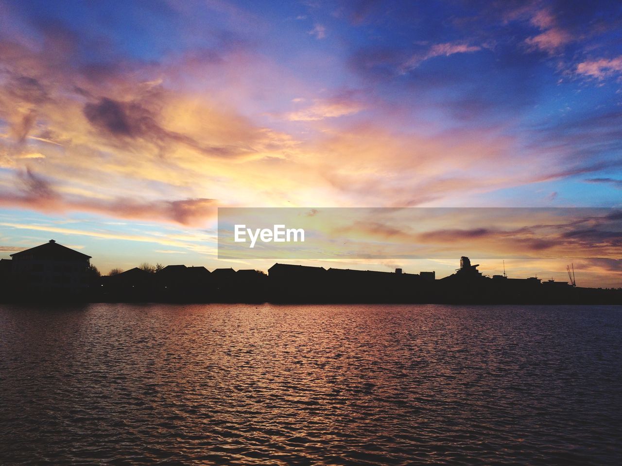 SCENIC VIEW OF DRAMATIC SKY OVER SILHOUETTE LANDSCAPE