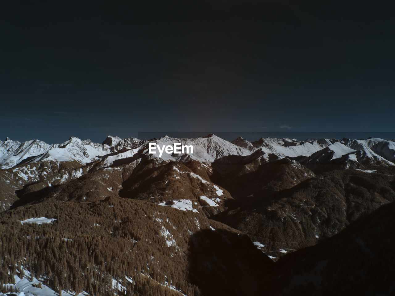 SCENIC VIEW OF SNOW MOUNTAINS AGAINST SKY