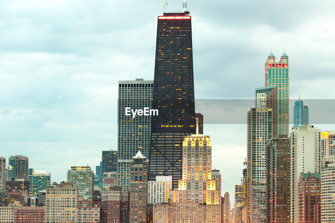 Skyline of downtown chicago at dusk, illinois, united states