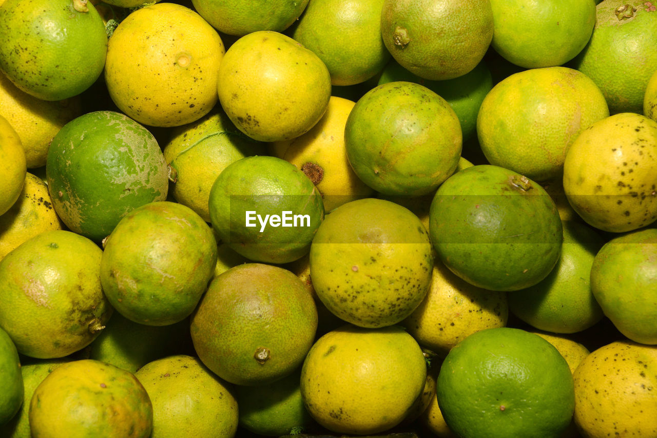 FULL FRAME SHOT OF FRUITS IN MARKET