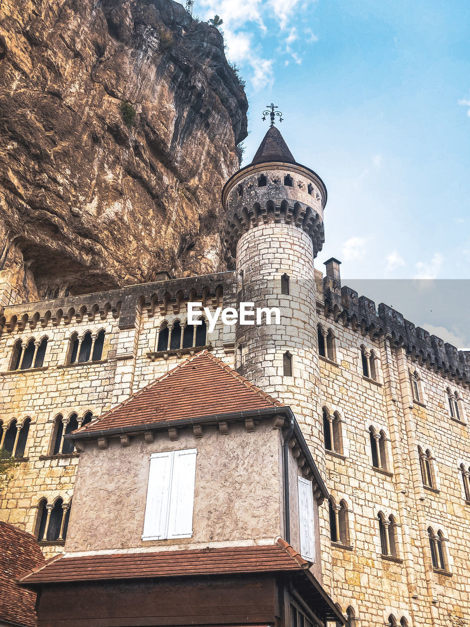 architecture, building exterior, built structure, building, history, travel destinations, the past, sky, tower, travel, nature, tourism, low angle view, no people, window, castle, city, old, day, religion, place of worship, cloud, outdoors, medieval, château, sunlight, town, fort, ancient, clock, historic site, belief, ancient history