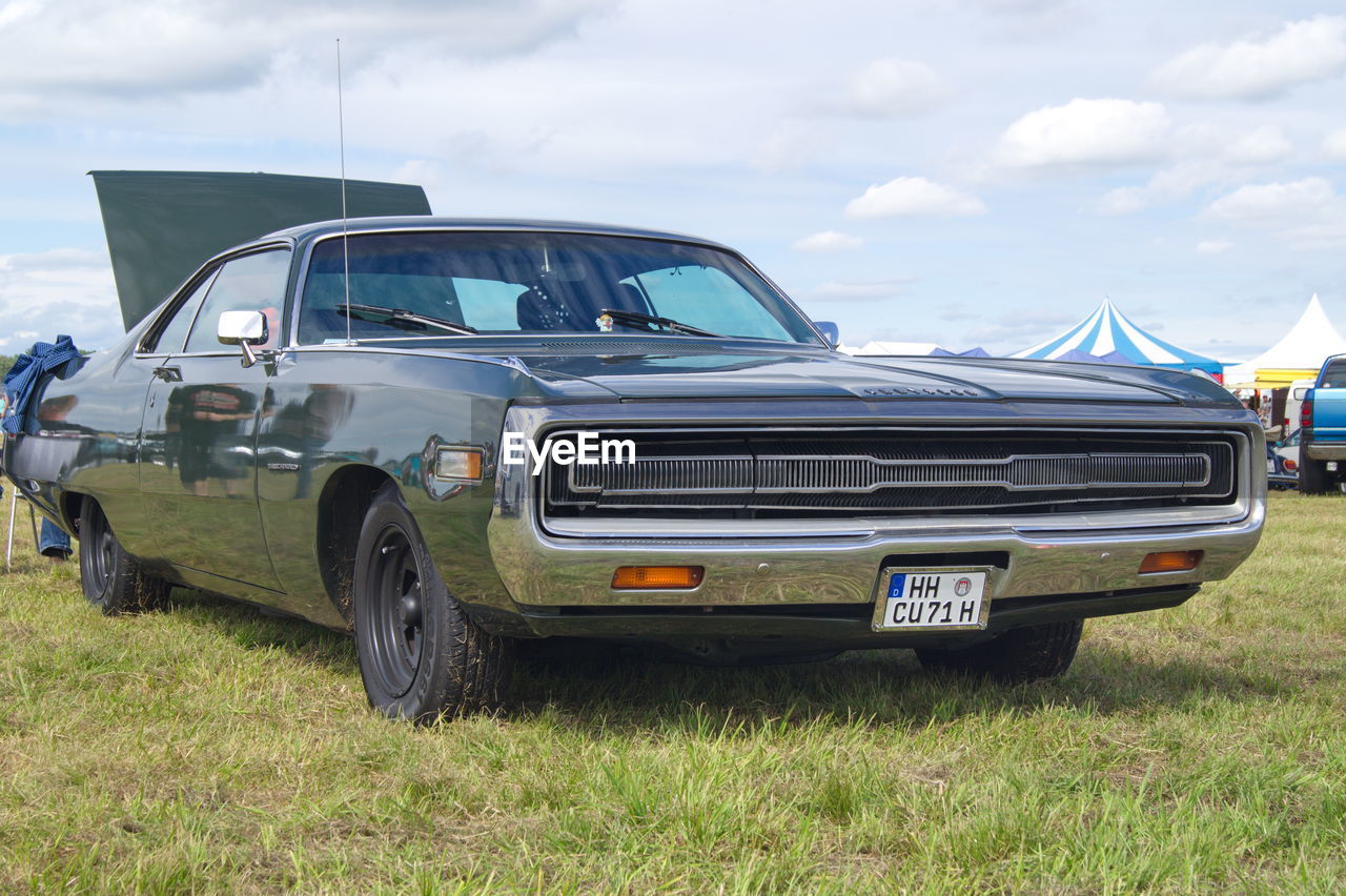 VINTAGE CAR ON GRASS