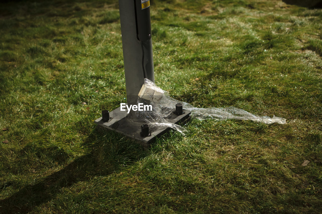 HIGH ANGLE VIEW OF PIPE ON GRASS