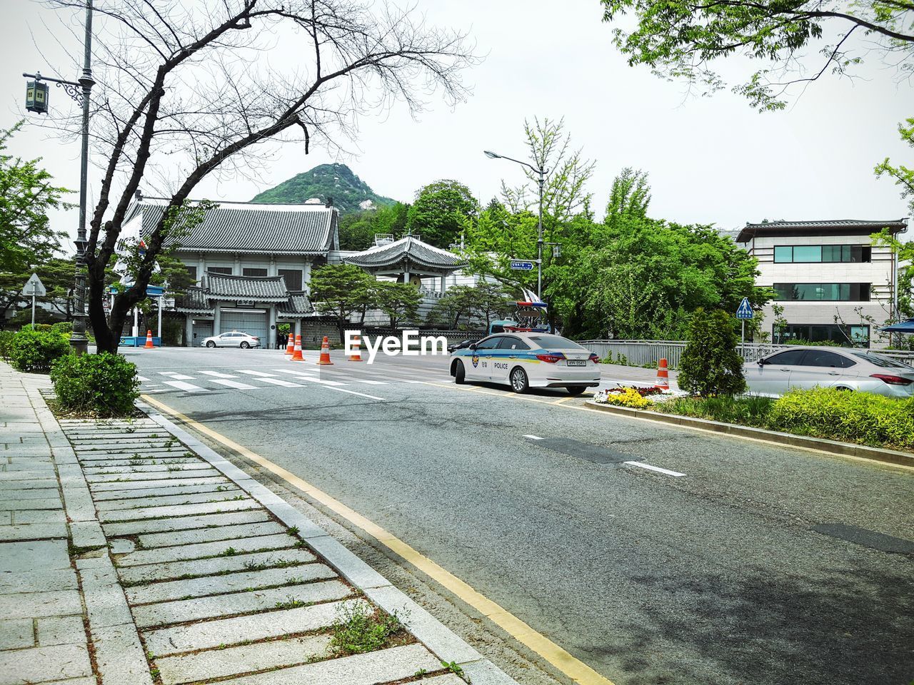 VIEW OF BUILDINGS IN CITY