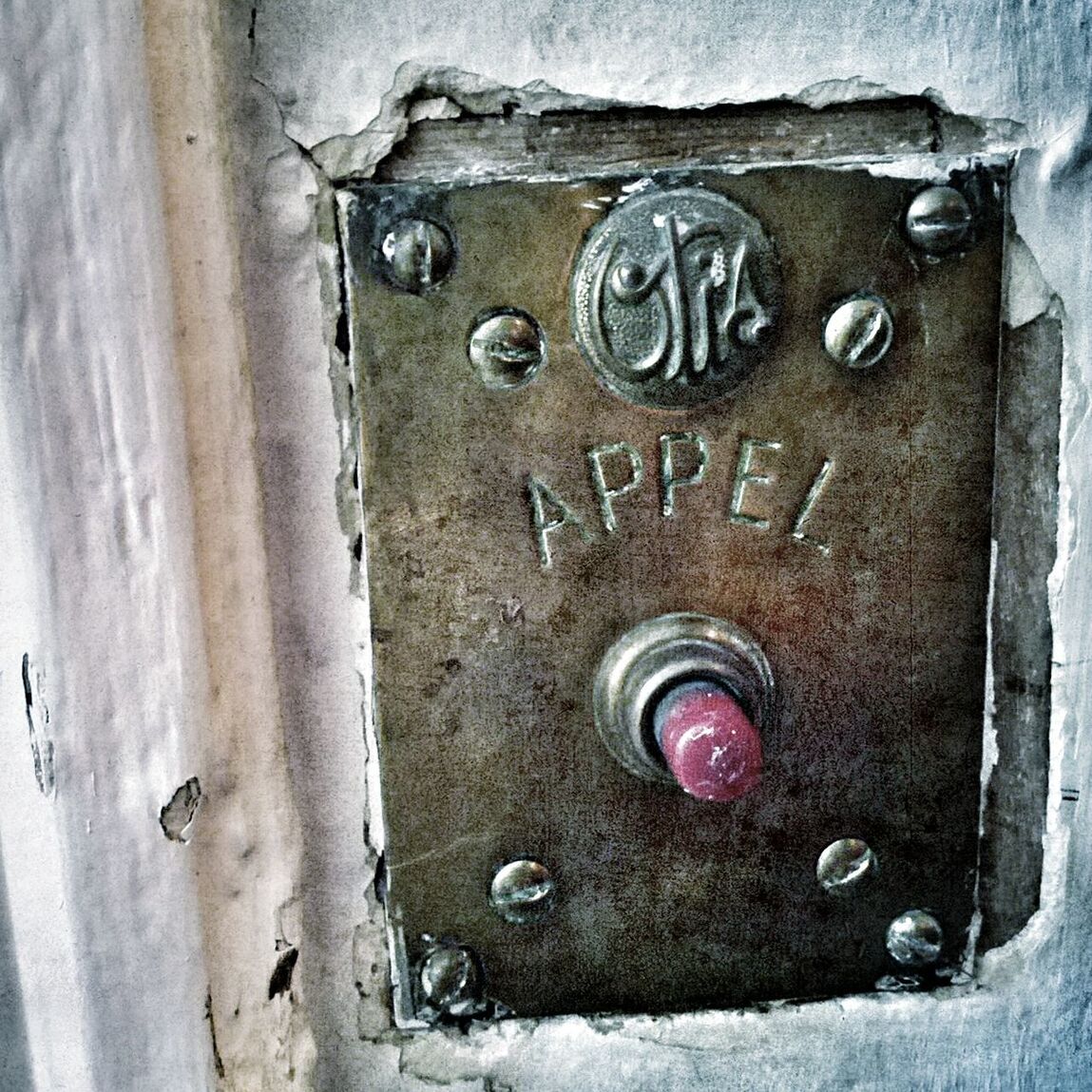 CLOSE-UP OF TEXT ON OLD RUSTY METAL