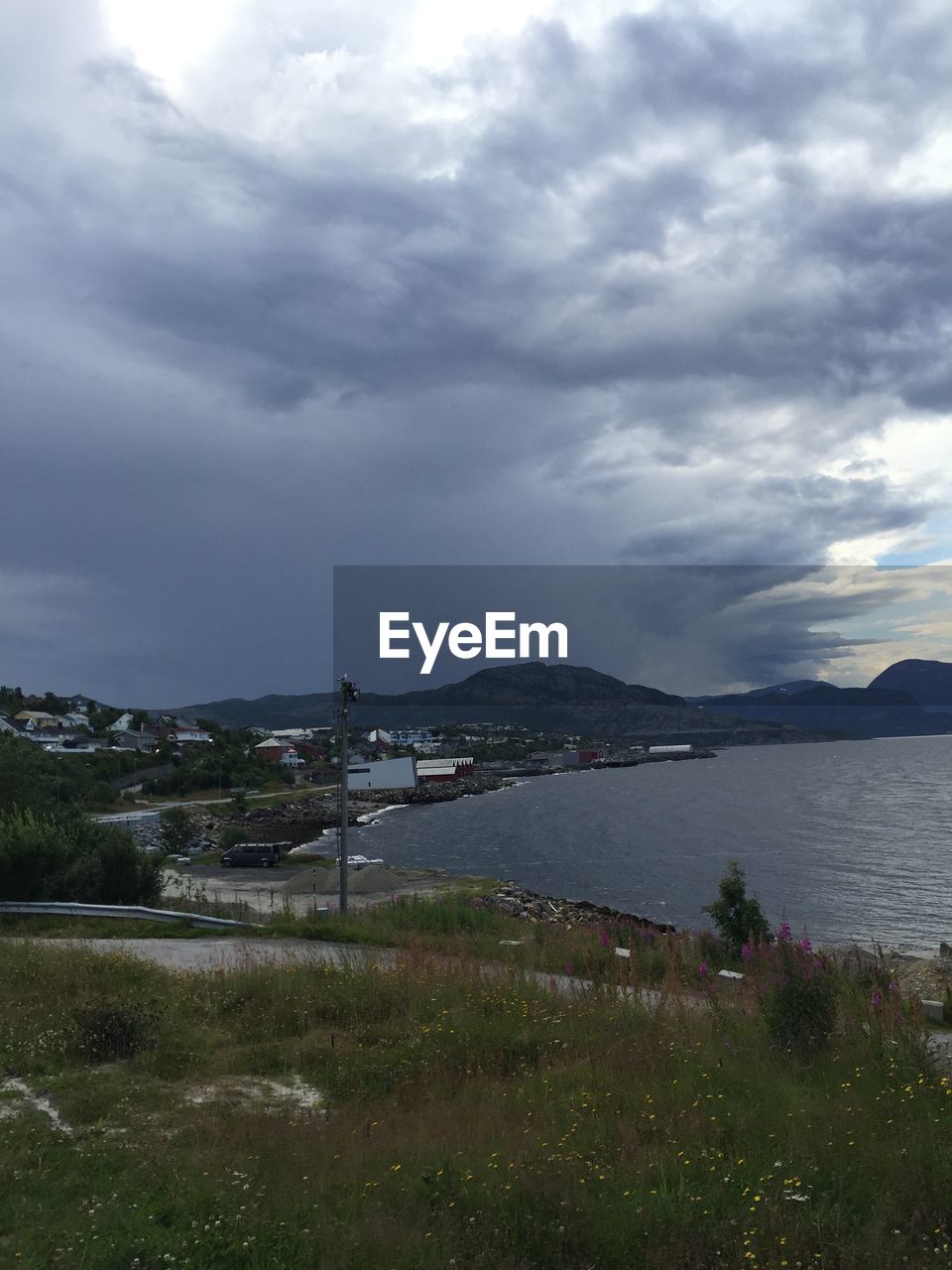 SCENIC VIEW OF MOUNTAIN AGAINST CLOUDY SKY