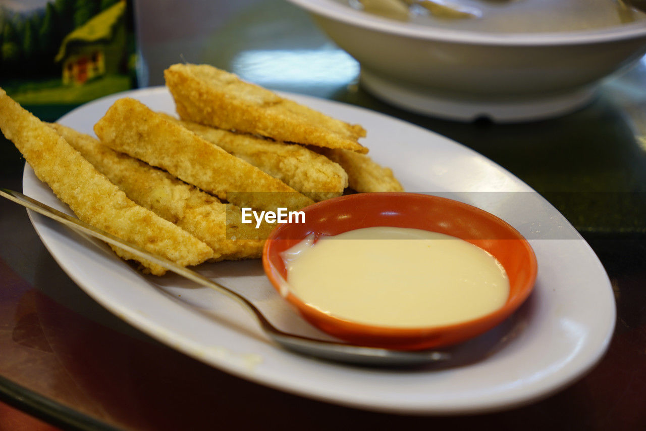 food and drink, food, dish, plate, meal, fried, cuisine, breakfast, freshness, no people, table, unhealthy eating, close-up, bowl, fast food, asian food, fried food, snack, condiment, fish, vegetarian food, indoors, sauce, raw potato, lunch, appetizer, focus on foreground