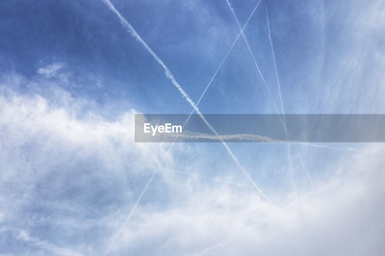 LOW ANGLE VIEW OF VAPOR TRAIL AGAINST BLUE SKY