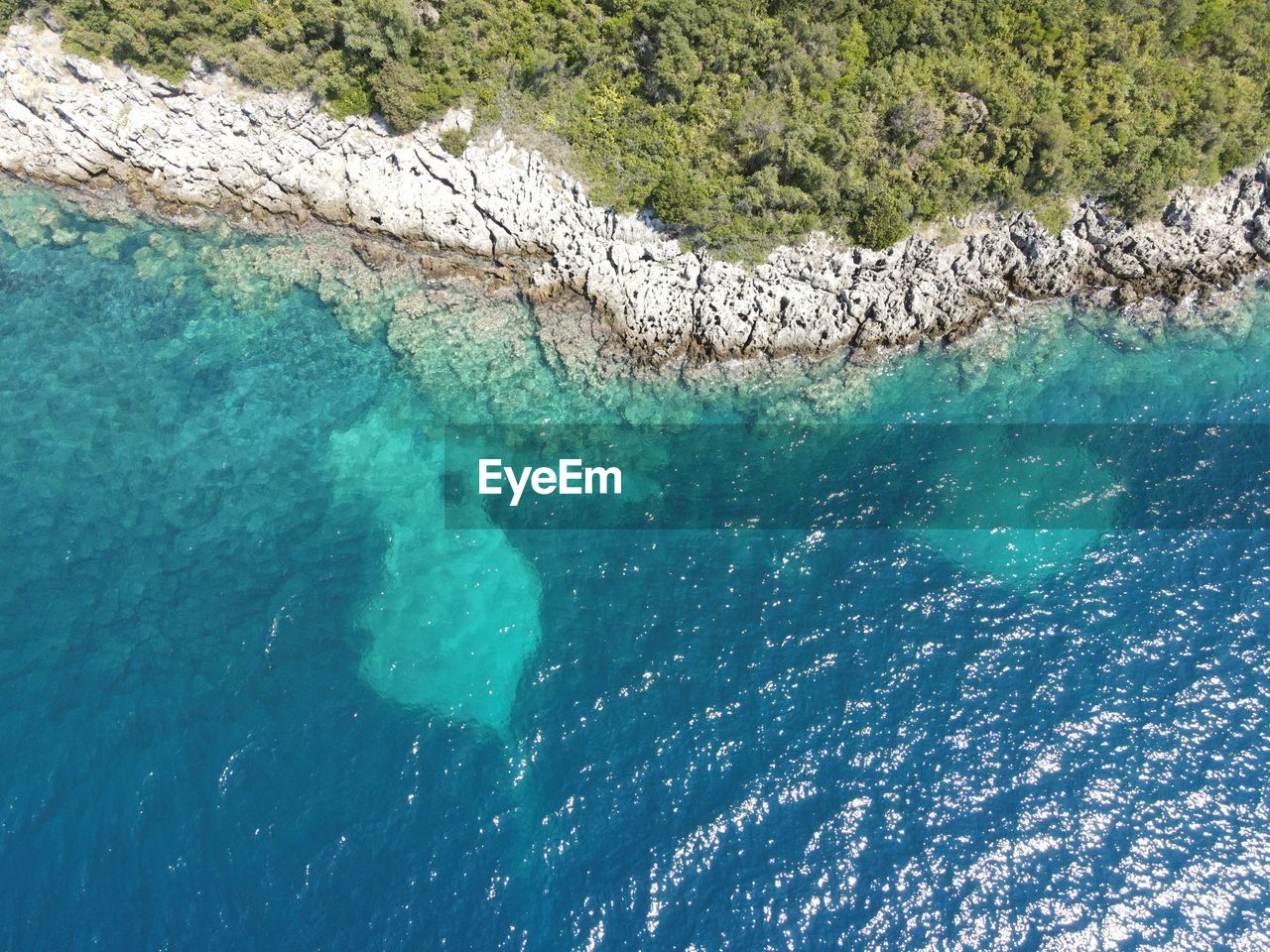 HIGH ANGLE VIEW OF SWIMMING POOL ON SEA