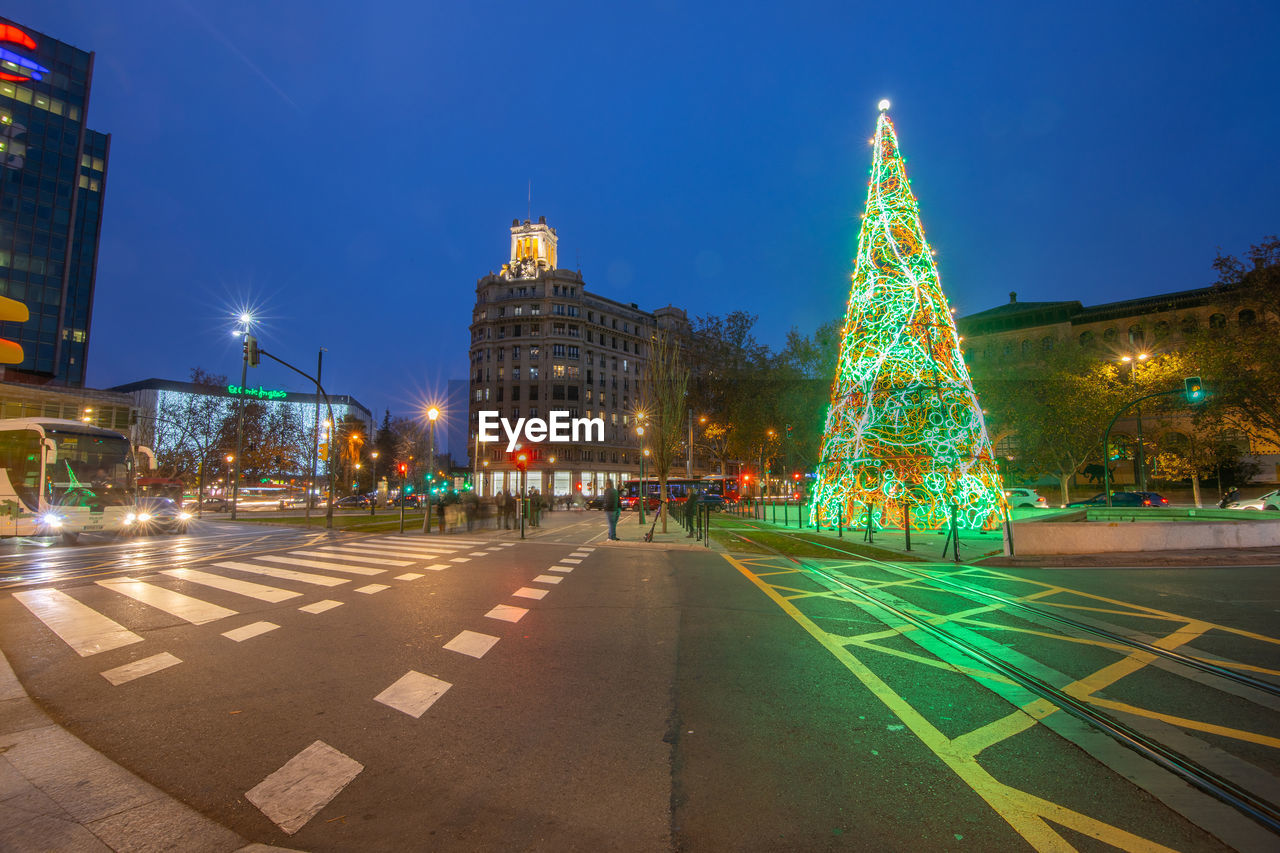 ILLUMINATED CHRISTMAS TREE AT NIGHT