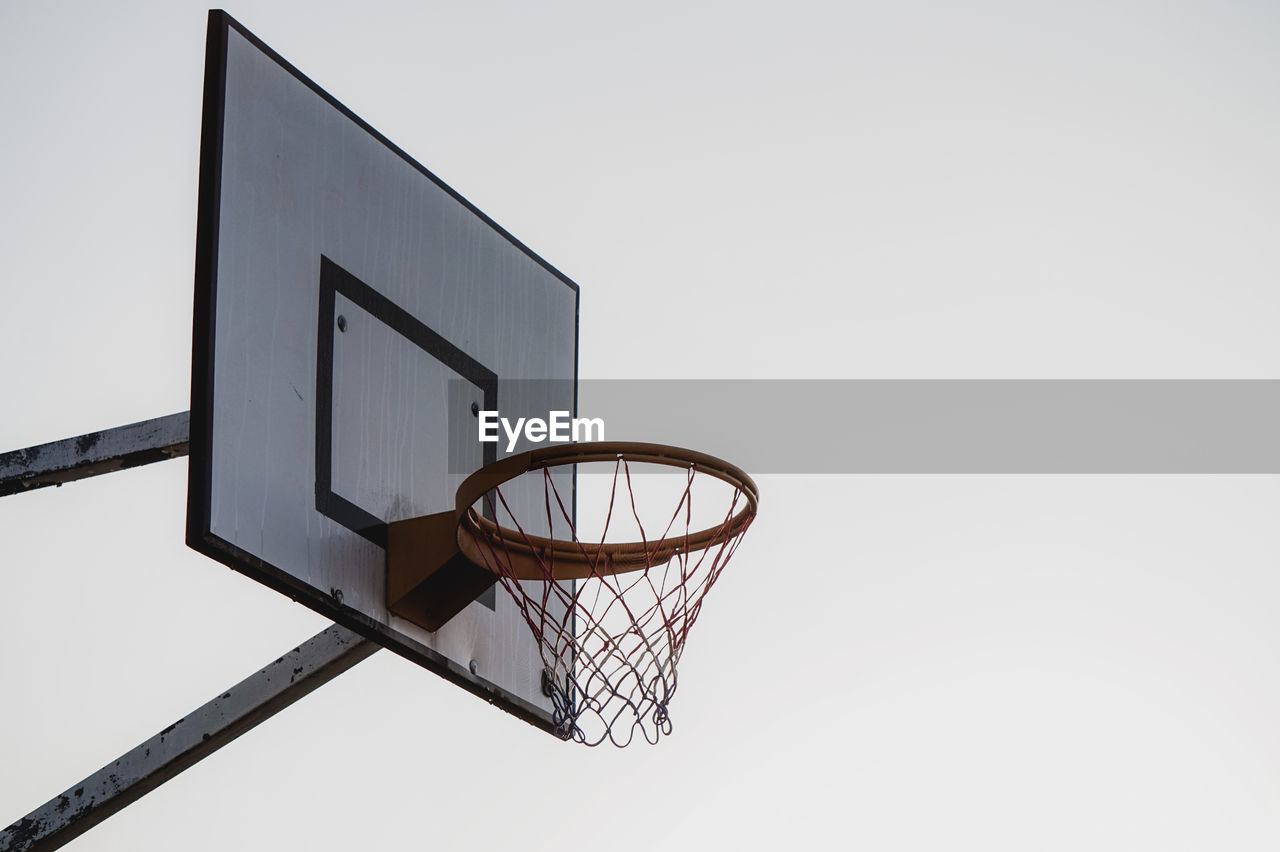 LOW ANGLE VIEW OF BASKETBALL HOOP