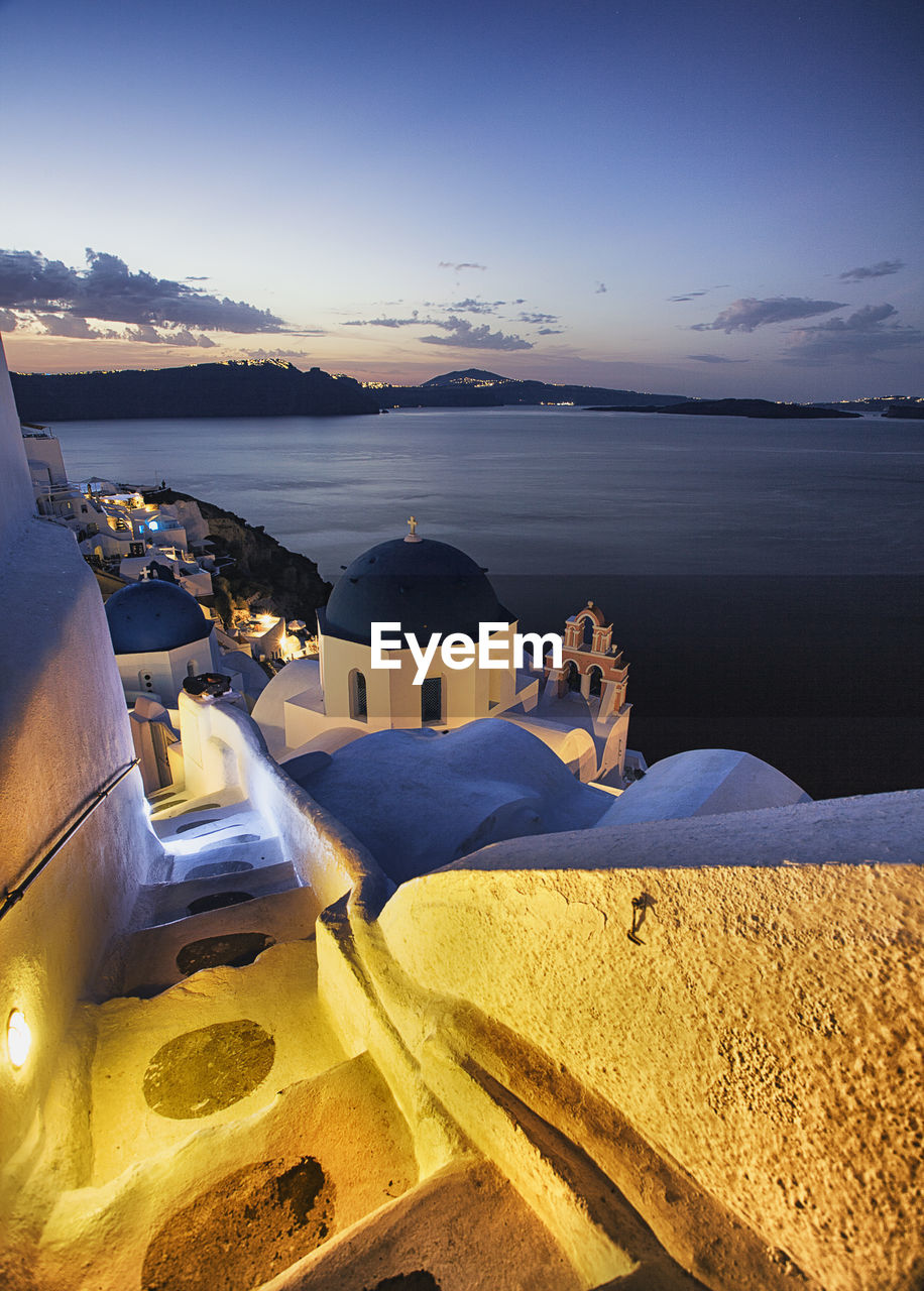 SCENIC VIEW OF SEA BY BUILDINGS AGAINST SKY