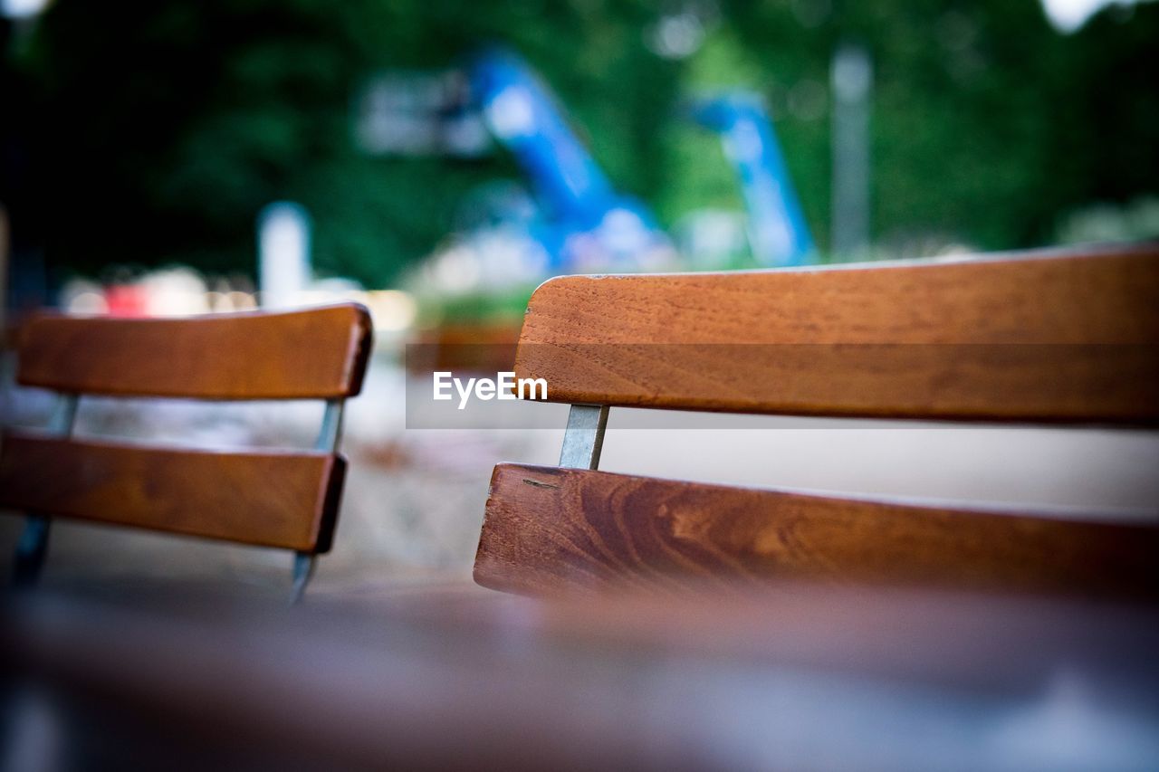 EMPTY BENCH ON TABLE