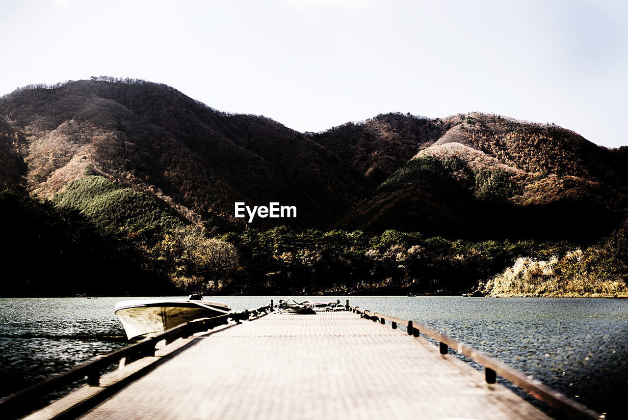 SCENIC VIEW OF RIVER AMIDST MOUNTAINS AGAINST CLEAR SKY