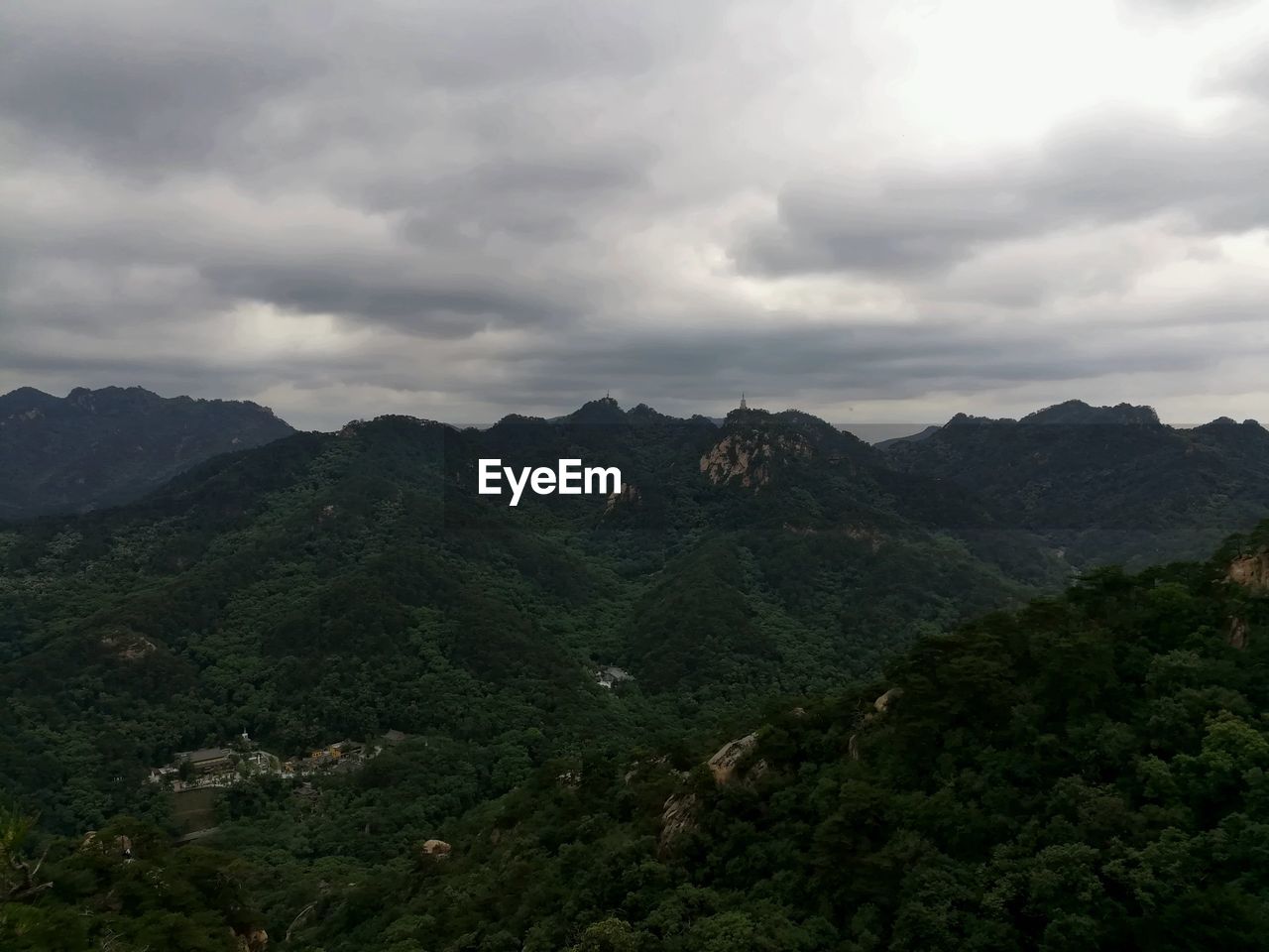 SCENIC VIEW OF MOUNTAIN RANGE AGAINST SKY