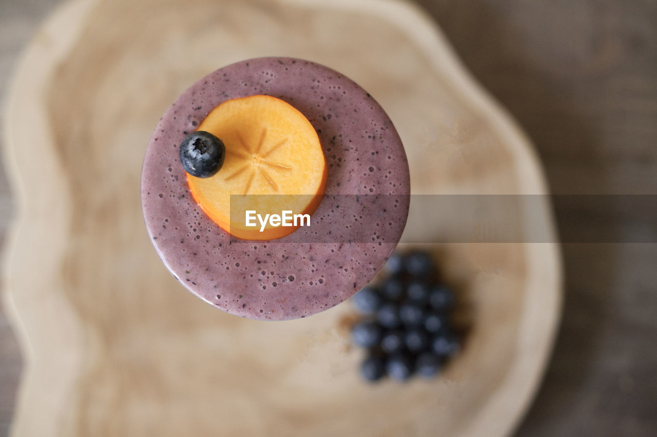 CLOSE-UP HIGH ANGLE VIEW OF FRUIT IN BOWL