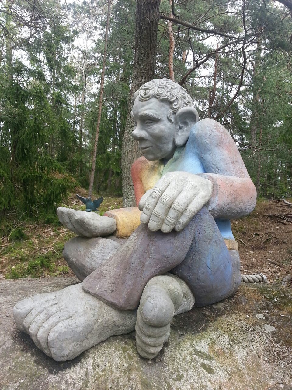 Sculpture of sitting man