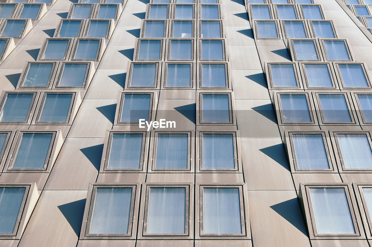 Modern facade with window pattern