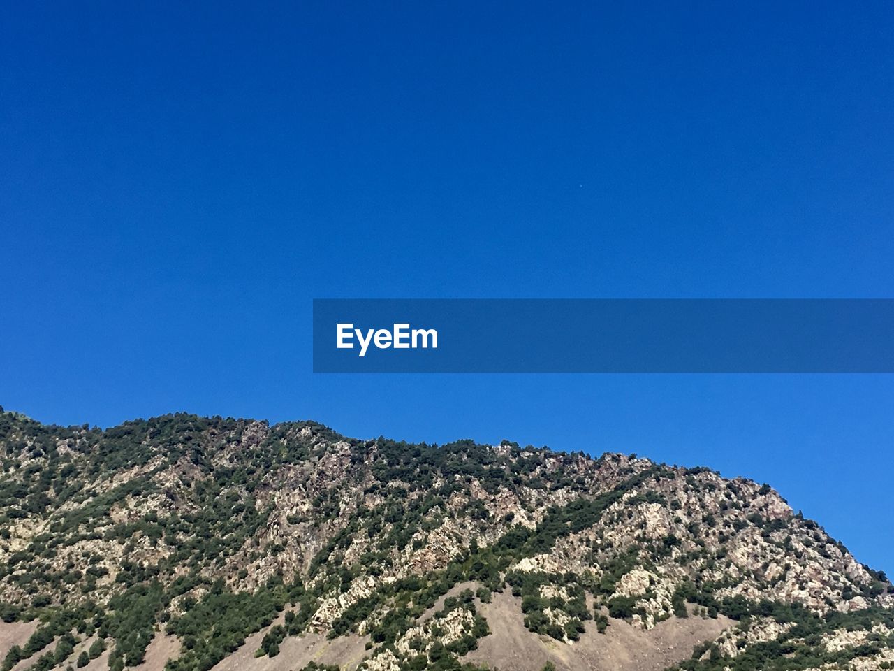 LOW ANGLE VIEW OF MOUNTAIN AGAINST CLEAR SKY