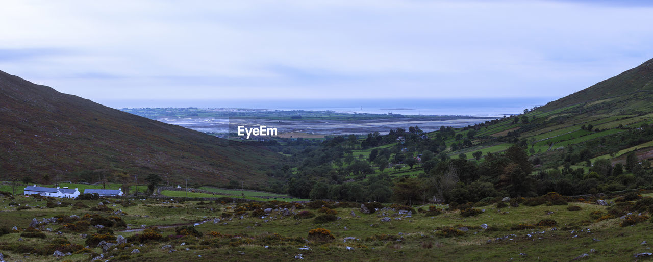 SCENIC VIEW OF SEA AND MOUNTAIN AGAINST SKY