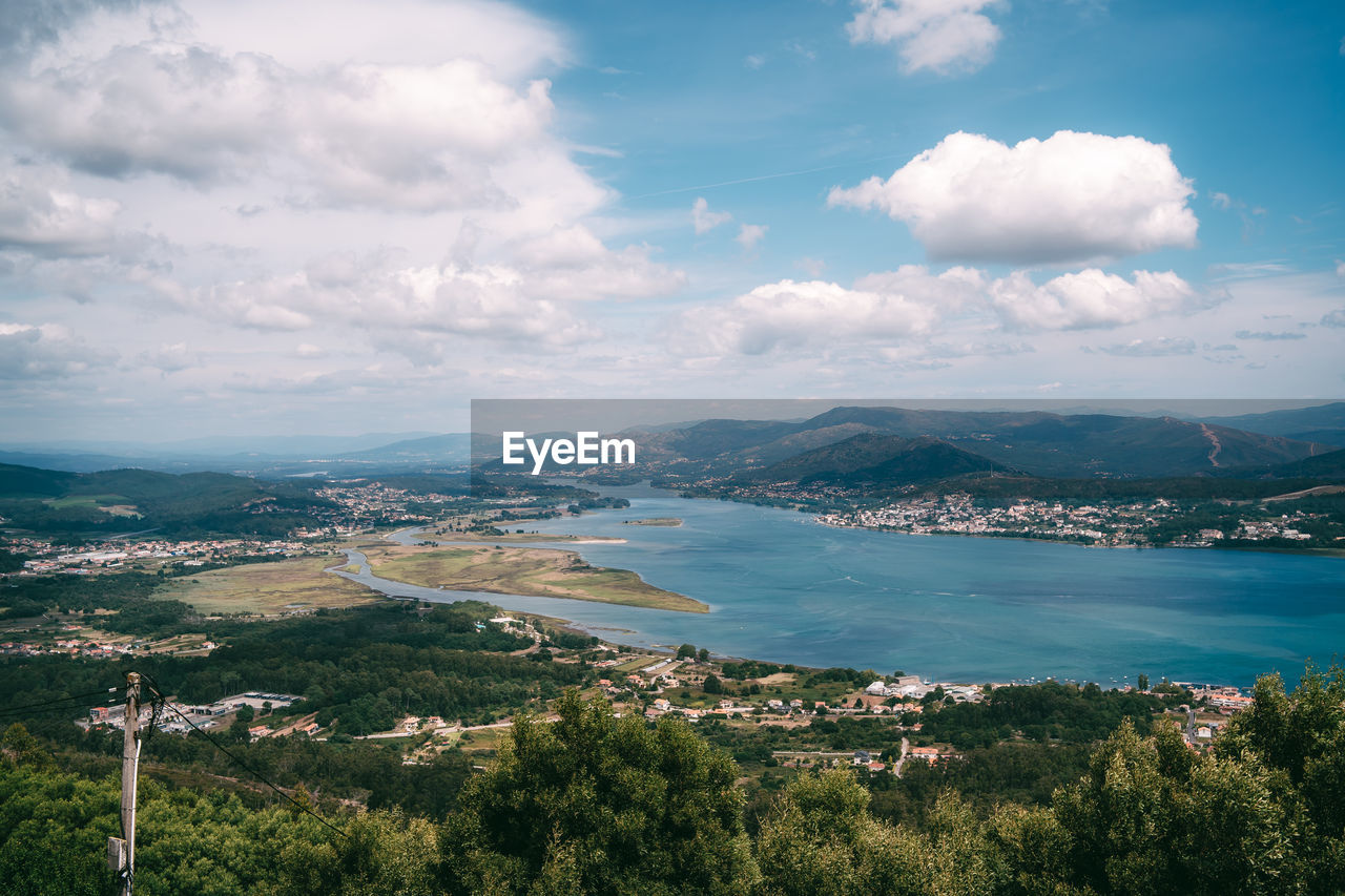 HIGH ANGLE VIEW OF TOWNSCAPE AND BAY