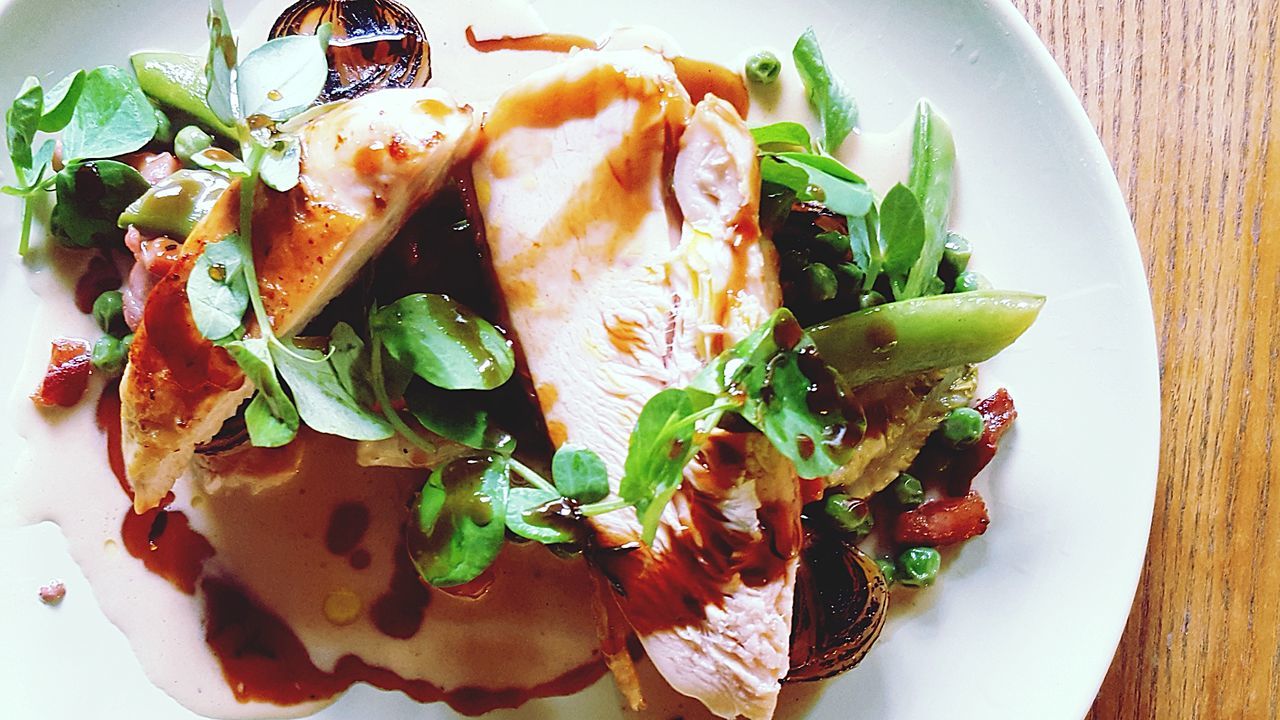 CLOSE-UP OF VEGETABLES IN PLATE