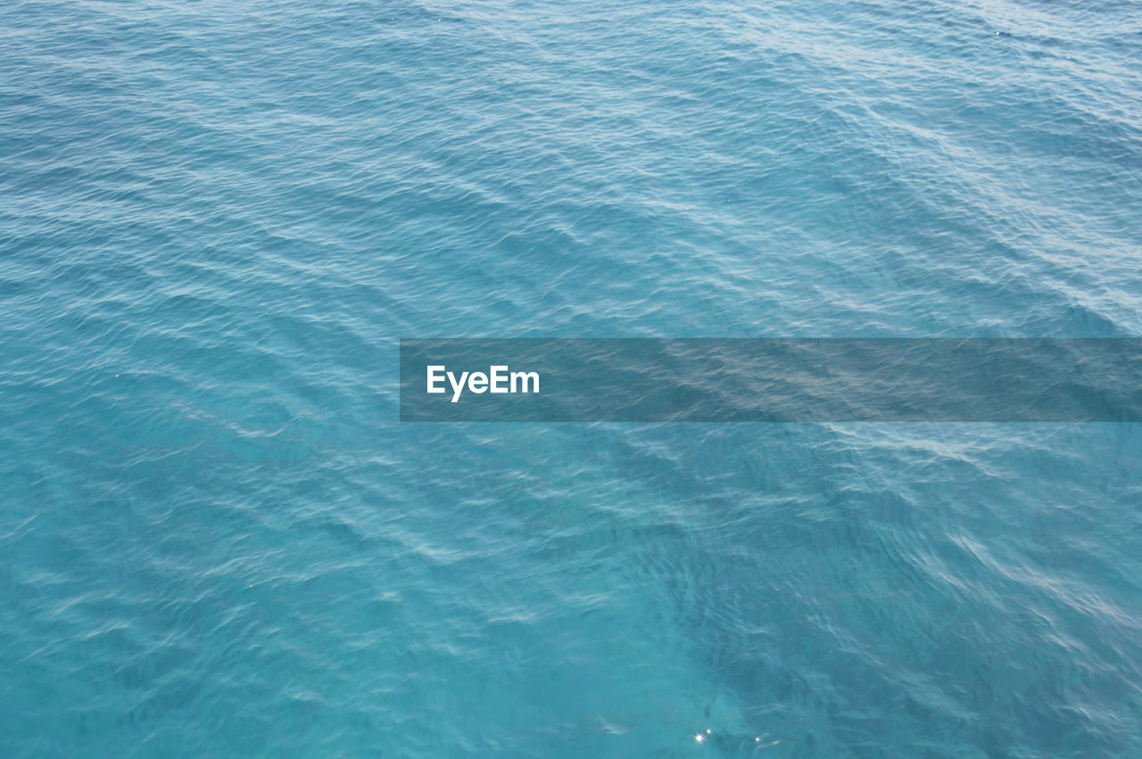 FULL FRAME SHOT OF SWIMMING POOL IN SEA