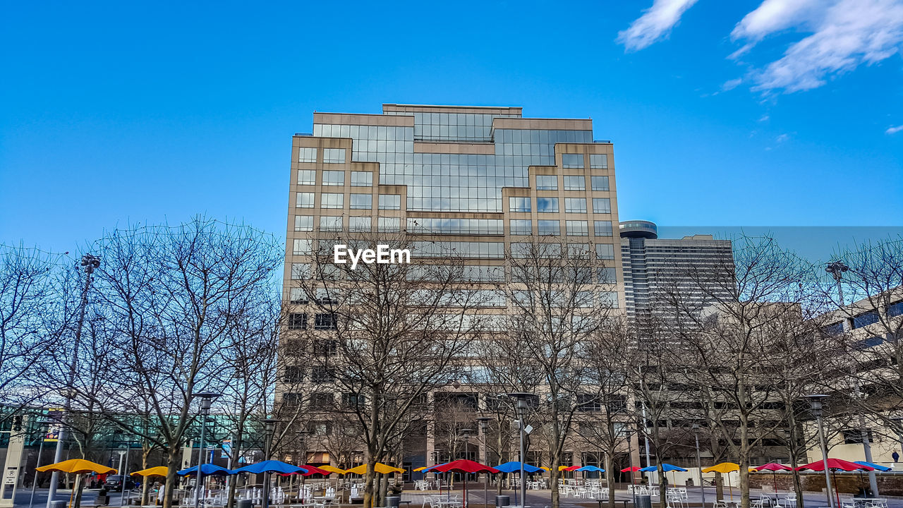 LOW ANGLE VIEW OF BUILDINGS AGAINST CLEAR BLUE SKY