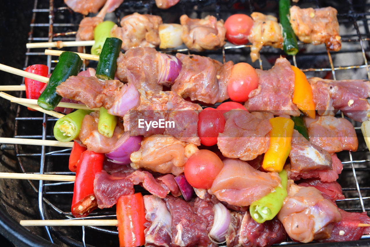 CLOSE-UP OF SEAFOOD ON BARBECUE