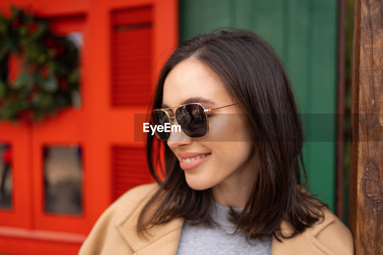 portrait of woman wearing sunglasses