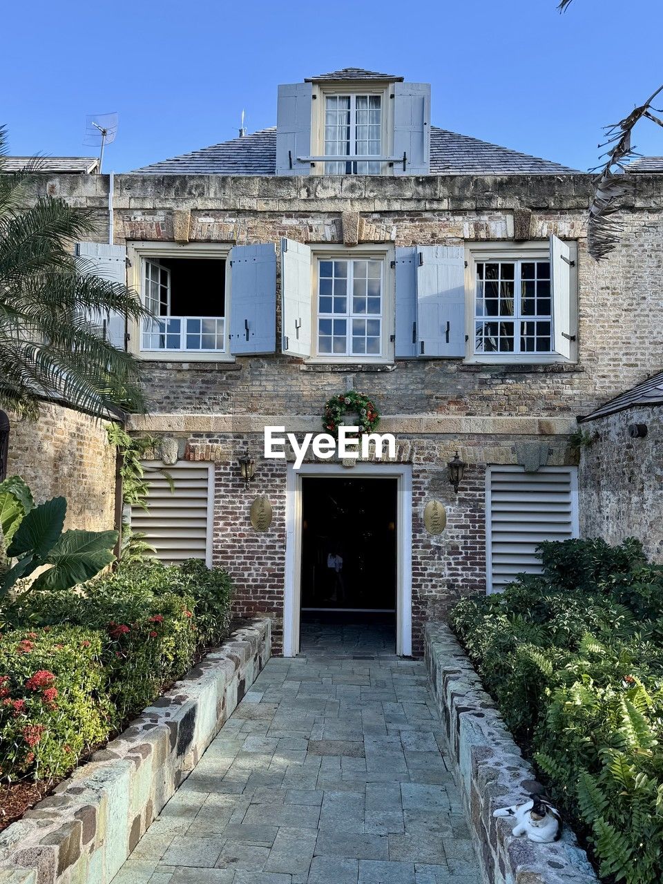 architecture, building exterior, built structure, estate, building, home, residential area, residential district, house, mansion, cottage, nature, no people, entrance, neighbourhood, plant, facade, city, window, villa, courtyard, door, outdoors, sky, clear sky, blue, history, street, day, footpath, the past, travel destinations