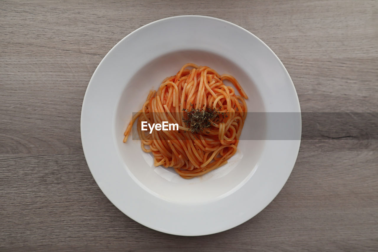 food and drink, food, pasta, plate, italian food, table, freshness, indoors, spaghetti, wood, directly above, dish, no people, wellbeing, cuisine, pasta pomodoro, healthy eating, produce, high angle view, still life, bowl, meal, pici, business, crockery