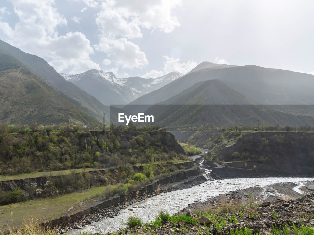 SCENIC VIEW OF MOUNTAIN AGAINST SKY