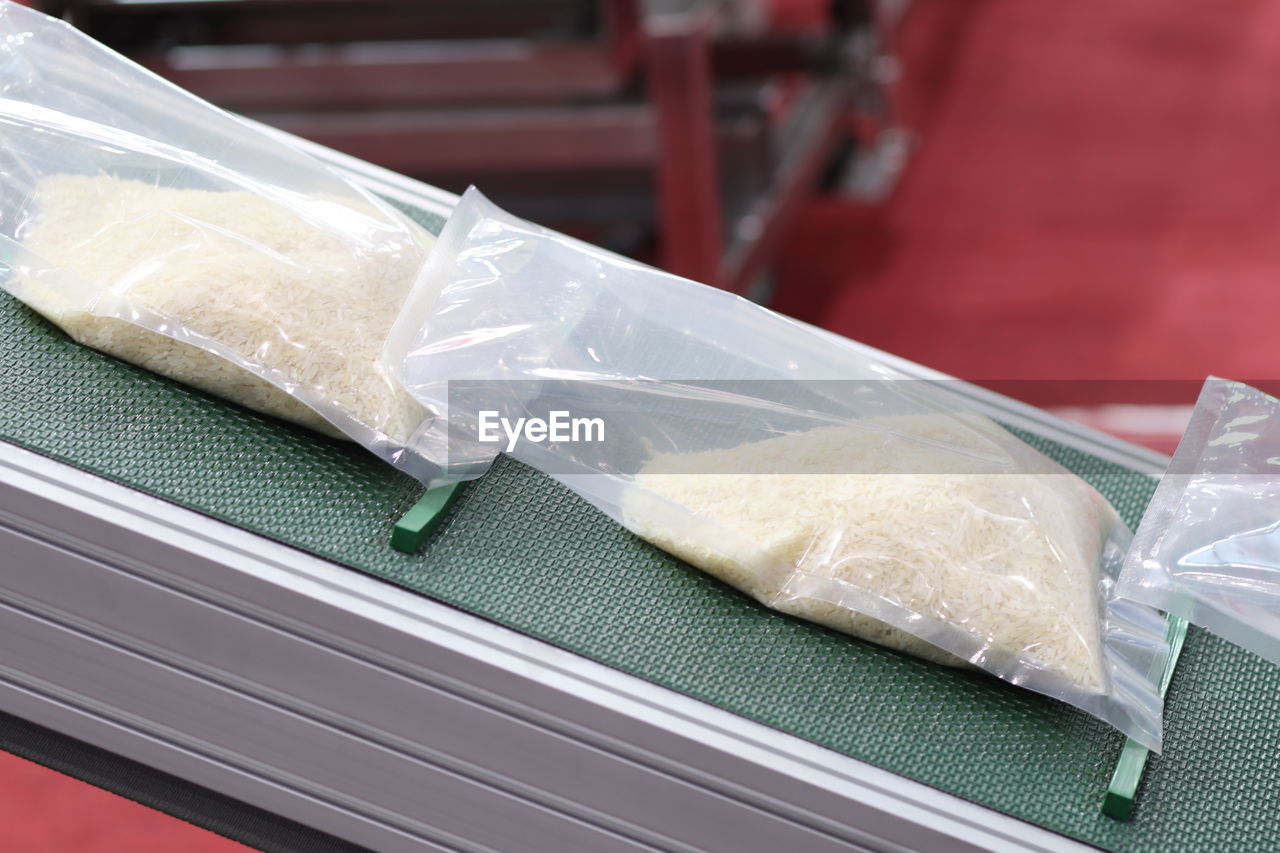 HIGH ANGLE VIEW OF BREAD ON TABLE